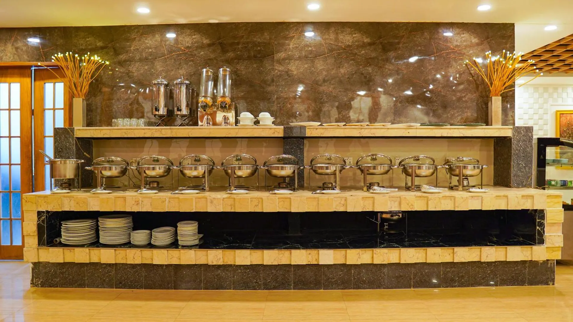 Grand Vistana Hotel Dhaka 4*,